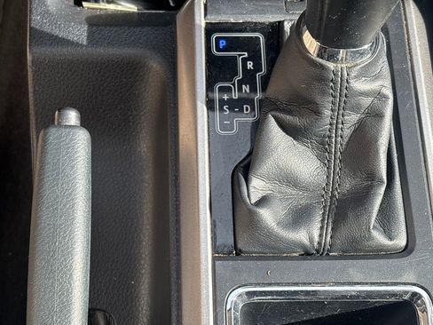 Used 2017 Toyota Tacoma SR5 image 13