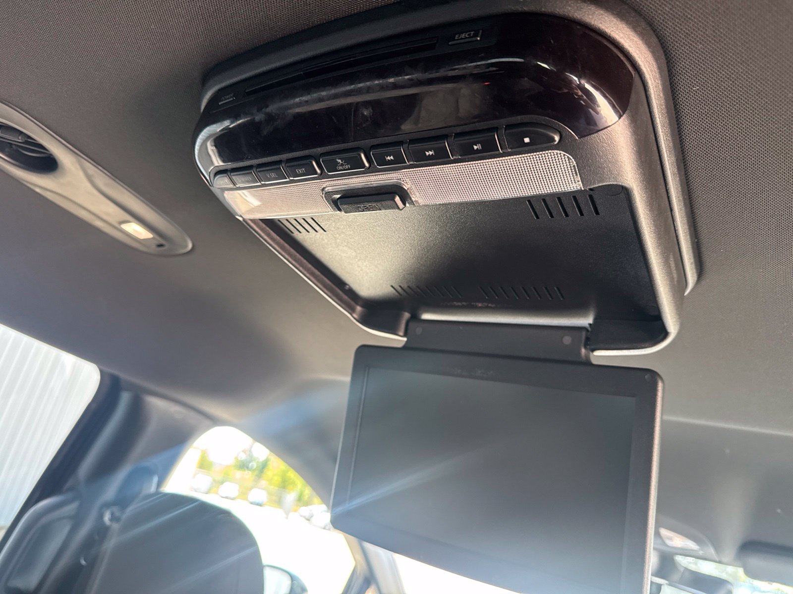 Used 2019 Chrysler Pacifica Touring Plus w/ Advanced Safetytec Group FWD image 19