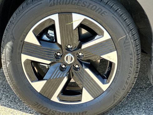 Used 2025 Nissan Kicks SR FWD image 37