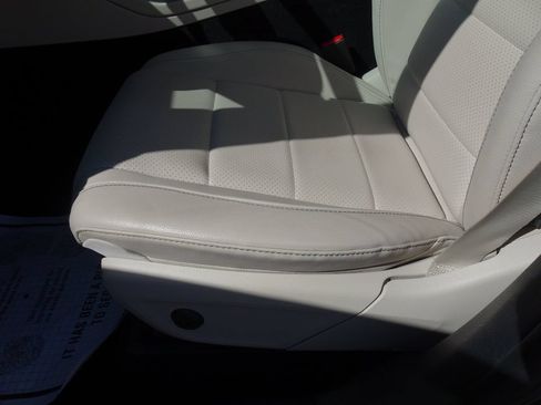 Used 2022 Mercedes-Benz GLE 350 4MATIC w/ Premium Package image 9