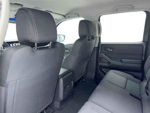 Used 2025 Nissan Frontier SV image 39