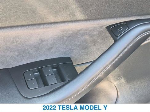 Used 2022 Tesla Model Y Long Range AWD/4WD image 13