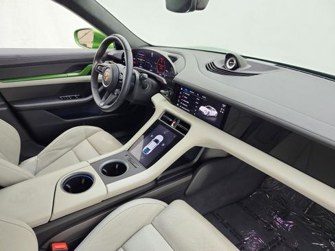 Used 2020 Porsche Taycan image 17