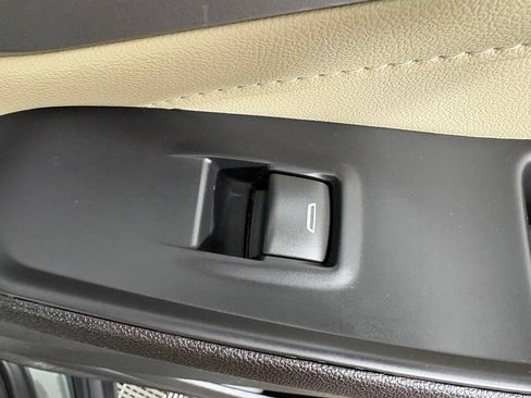 Used 2022 Chevrolet Traverse LT AWD/4WD image 40
