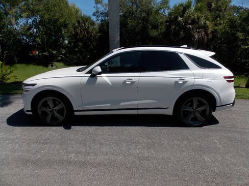 Used 2022 Genesis GV70 3.5T Sport w/ Sport Prestige Package AWD/4WD image 3