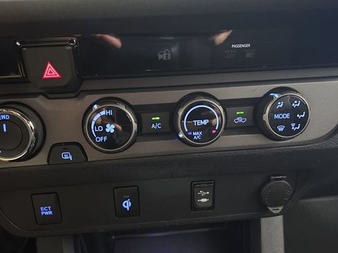 Used 2017 Toyota Tacoma TRD Sport w/ Tow Package (A/T) AWD/4WD image 20
