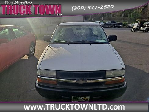 Used 2003 Chevrolet S10 Pickup 2WD Regular Cab image 13