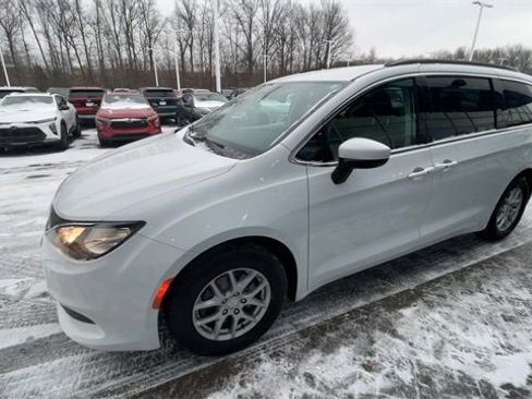 Used 2020 Chrysler Voyager Lxi image 4