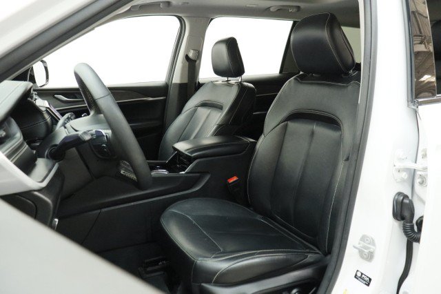 Used 2023 Jeep Grand Cherokee L Limited AWD/4WD image 8