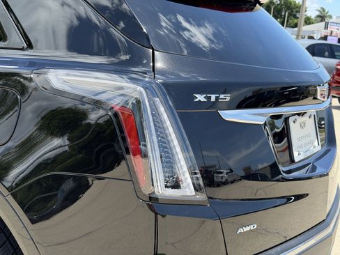 Certified 2023 Cadillac XT5 Sportv w/ LPO, Floor Liner Package AWD/4WD image 9
