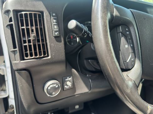 Used 2022 Chevrolet Express 3500 w/ Power Convenience Package RWD image 17