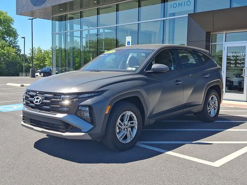 Used 2025 Hyundai Tucson SE AWD/4WD image 3