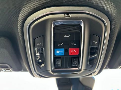 New 2025 Jeep Grand Cherokee L Altitude AWD/4WD image 39