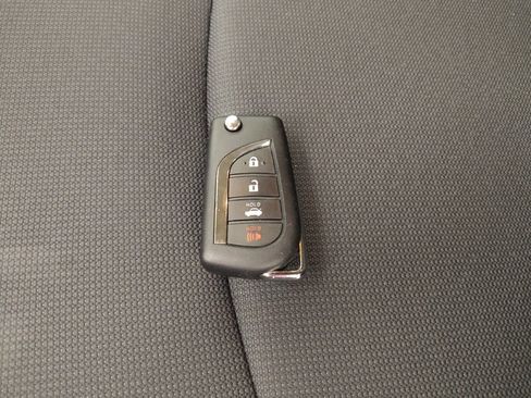 Used 2022 Toyota Corolla LE image 32