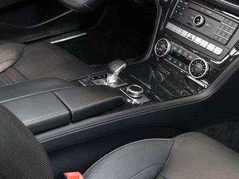 Used 2017 Mercedes-Benz SL 550 image 46