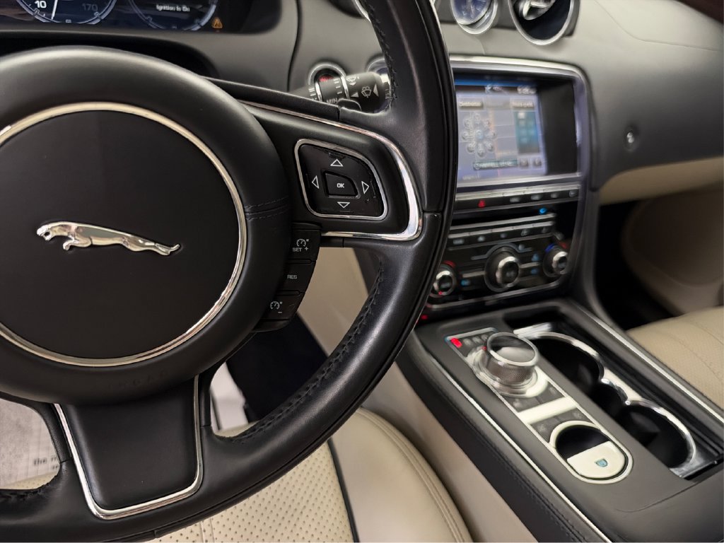 Used 2012 Jaguar XJ L RWD image 38
