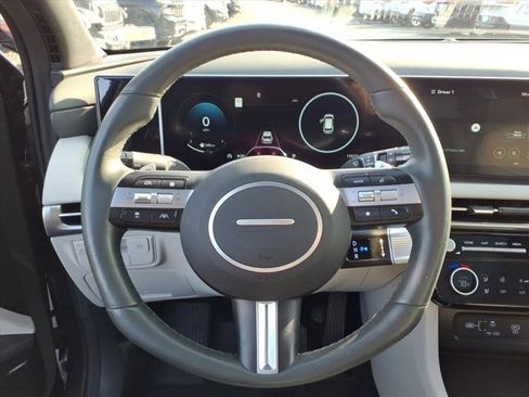 Used 2025 Hyundai Tucson Limited image 18