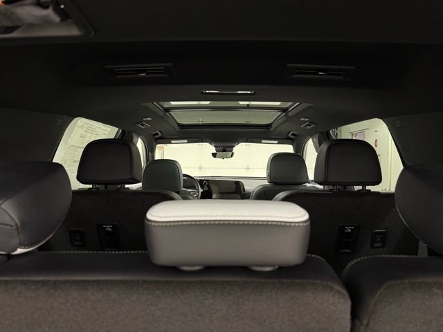 New 2026 Chevrolet Traverse High Country FWD image 11