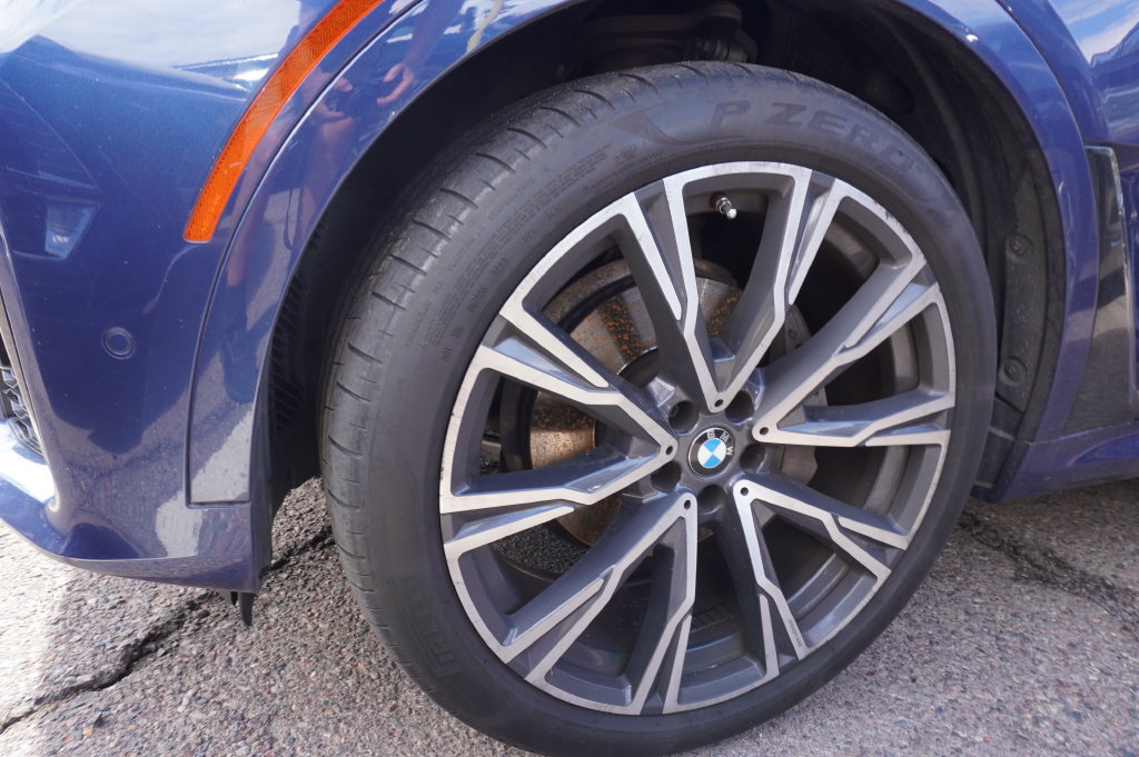 Used 2021 BMW X7 xDrive40i w/ M Sport Package AWD/4WD image 6