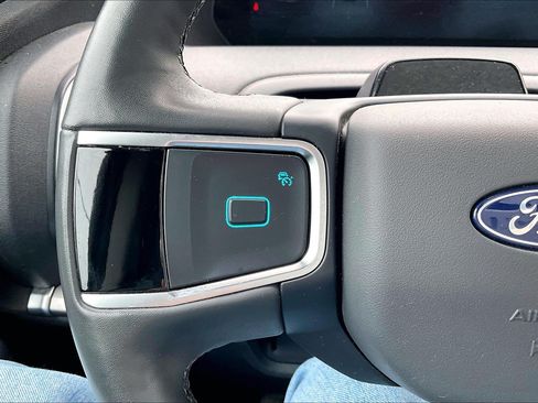 Certified 2025 Ford Expedition Active RWD image 17