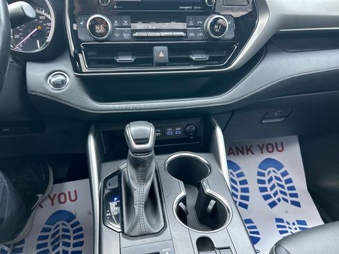 Used 2022 Toyota Highlander XLE image 17