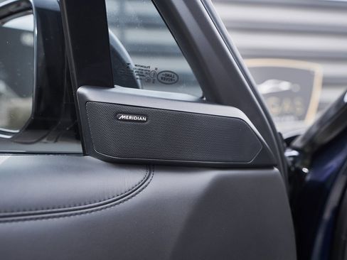 Used 2023 Land Rover Range Rover Long Wheelbase SE image 34