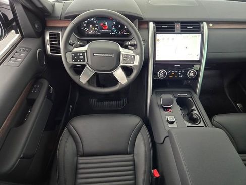 New 2025 Land Rover Discovery S image 15