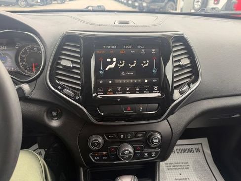 Used 2022 Jeep Cherokee Limited w/ Elite Package AWD/4WD image 16