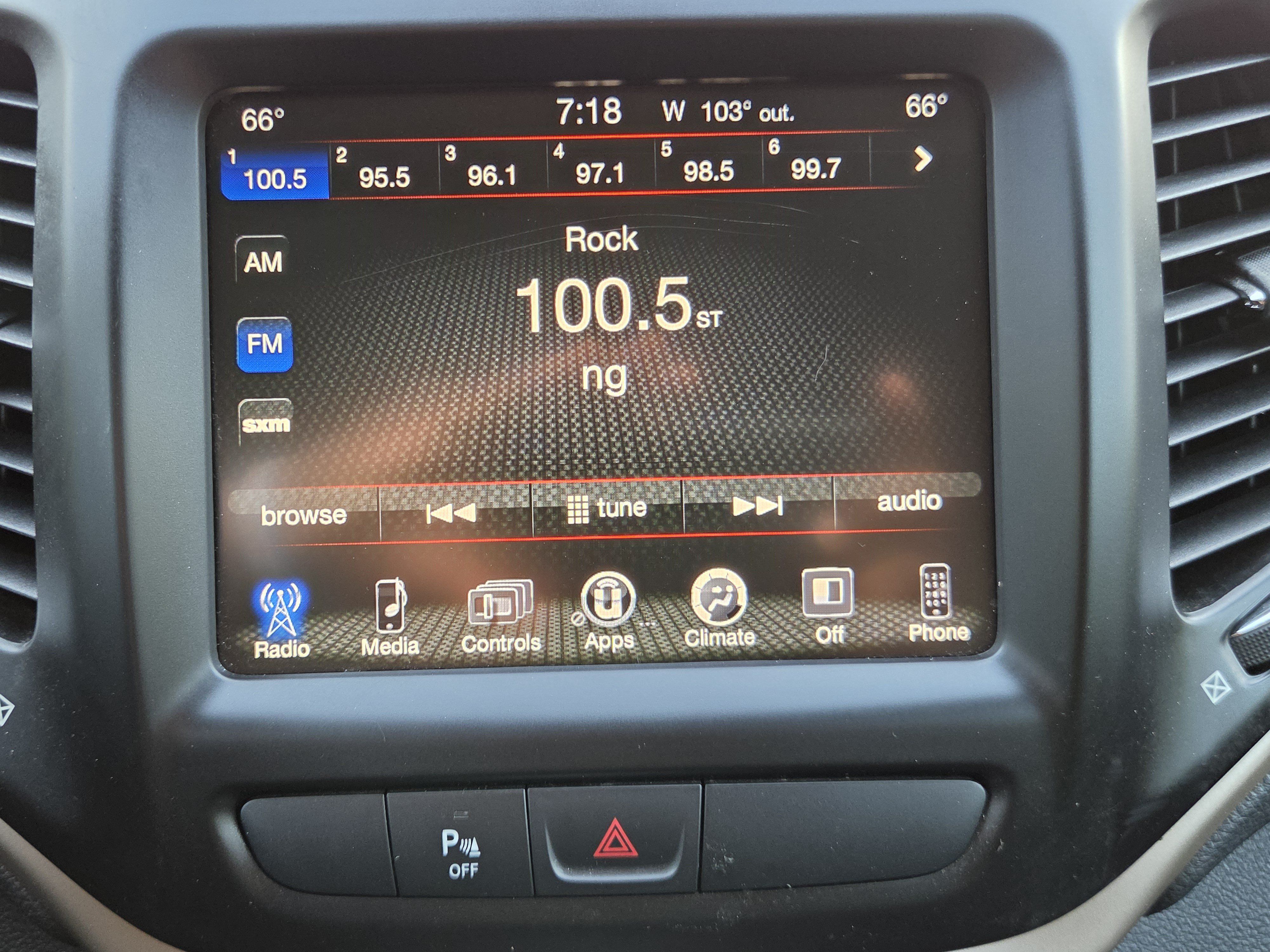 Used 2016 Jeep Cherokee Latitude w/ Comfort/Convenience Group AWD/4WD image 22