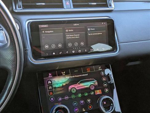 Used 2018 Land Rover Range Rover Velar R-Dynamic HSE image 11