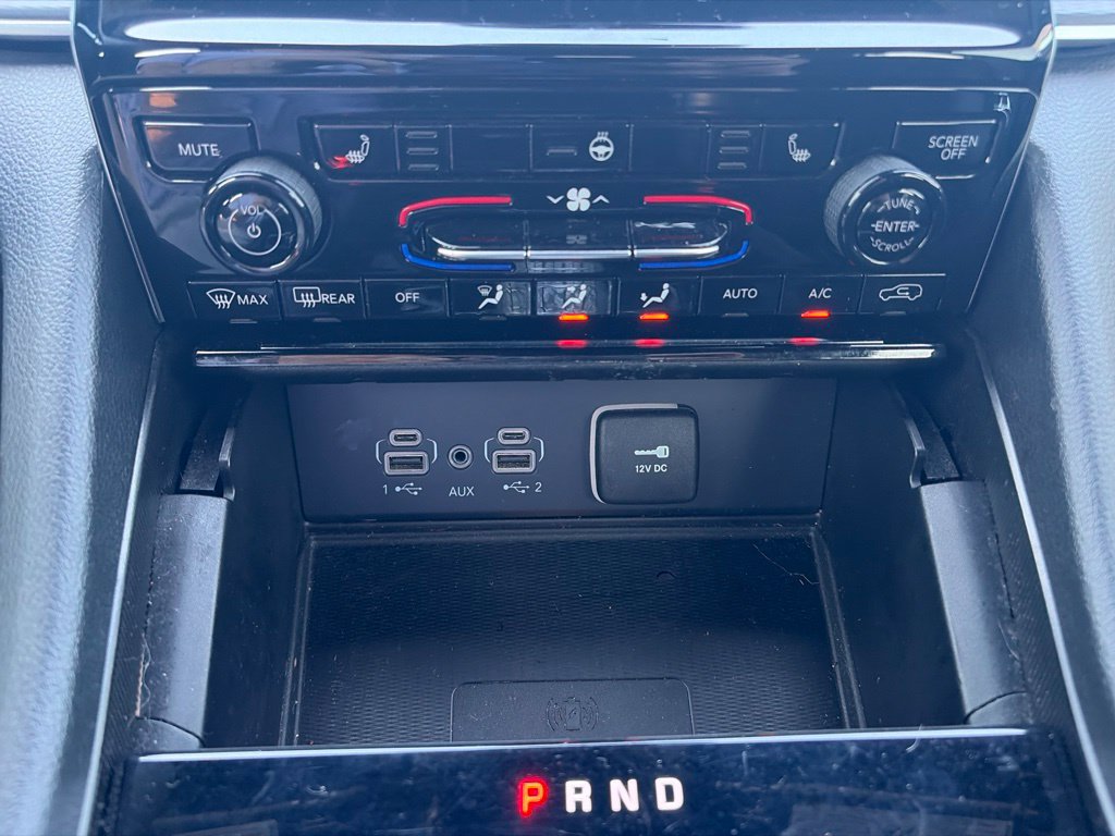 Used 2024 Jeep Grand Cherokee Altitude AWD/4WD image 14