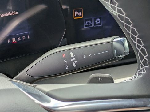 Used 2025 Chevrolet Traverse LT image 25