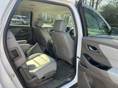 Used 2019 Chevrolet Traverse LT w/ LT Premium Package image 12