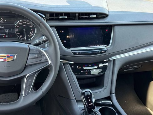 New 2026 Cadillac XT5 Luxury image 20