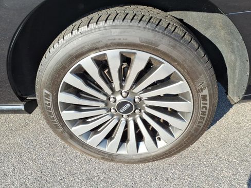 Used 2019 Lincoln Navigator Reserve AWD/4WD image 9