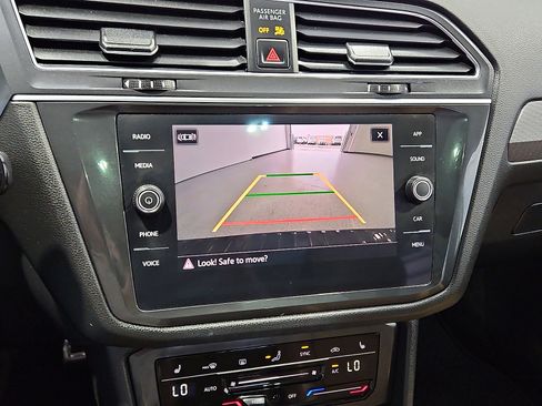 Used 2023 Volkswagen Tiguan SE R-Line image 15