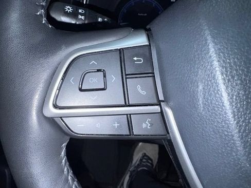Certified 2025 Toyota Highlander Platinum AWD/4WD image 27