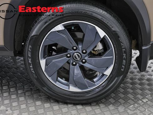 Used 2024 Nissan Rogue SV w/ SV Premium Package FWD image 32
