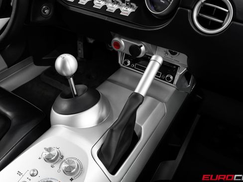 Used 2005 Ford GT RWD image 34