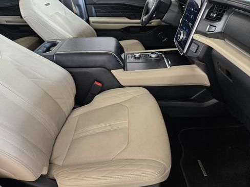 Used 2022 Ford Expedition Platinum AWD/4WD image 16