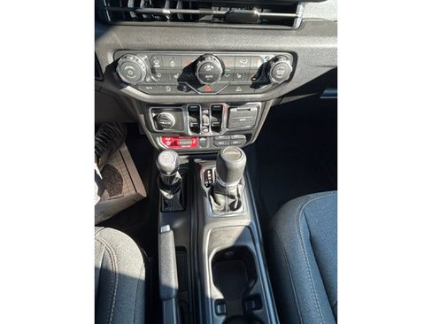 New 2025 Jeep Gladiator Willys image 18