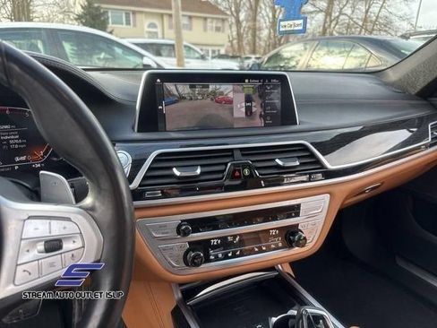Used 2022 BMW 750Li xDrive AWD/4WD image 47