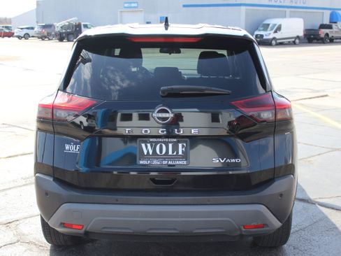 Used 2023 Nissan Rogue SV image 4
