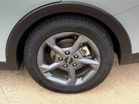 Used 2025 Kia K4 LXS image 31