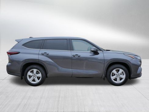 Certified 2025 Toyota Highlander LE AWD/4WD image 9