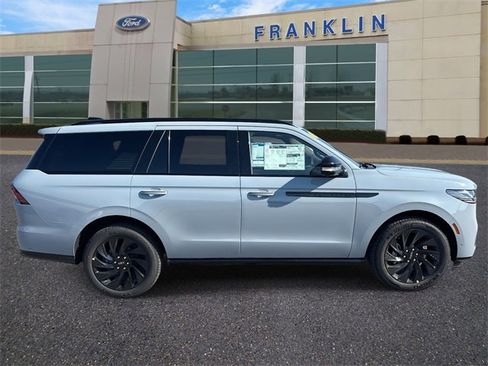 New 2025 Lincoln Navigator Reserve w/ Jet Appearance Package image 8