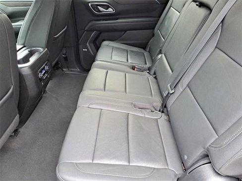 Used 2023 Chevrolet Suburban LT image 24