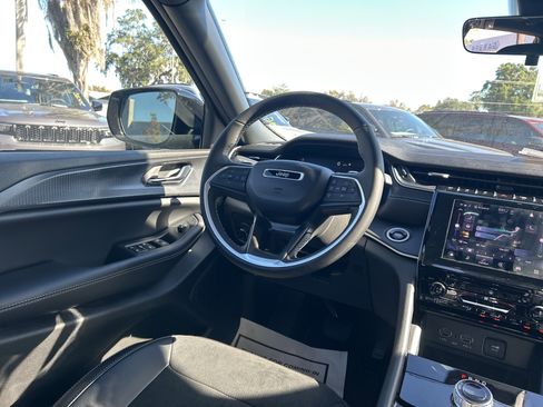 New 2025 Jeep Grand Cherokee Altitude image 42