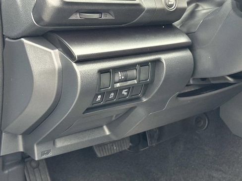 Used 2022 Subaru Crosstrek 2.5i Sport w/ Moonroof Package image 31