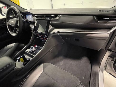 Used 2024 Jeep Grand Cherokee Altitude image 28